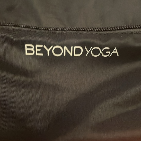 NWT Beyond Yoga convertible gym - Picture 2 of 10